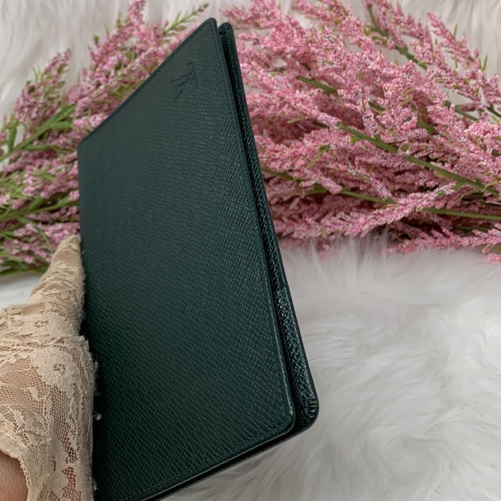 Louis Vuitton Green Taiga Leather Checkbook Wallet Datecode:V10967 - Picture 8 of 13